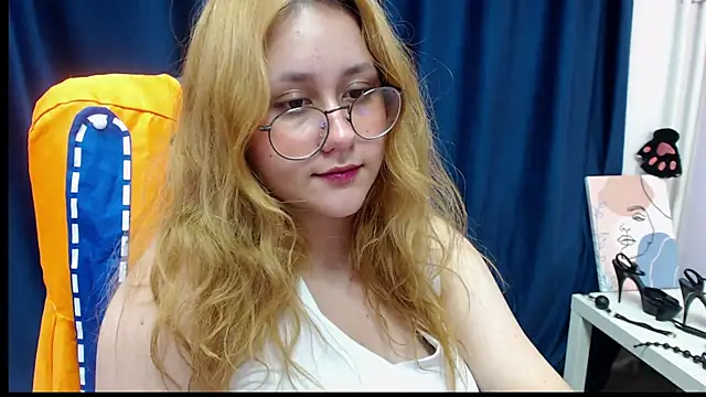 Judith_hypnosiss live cam room
