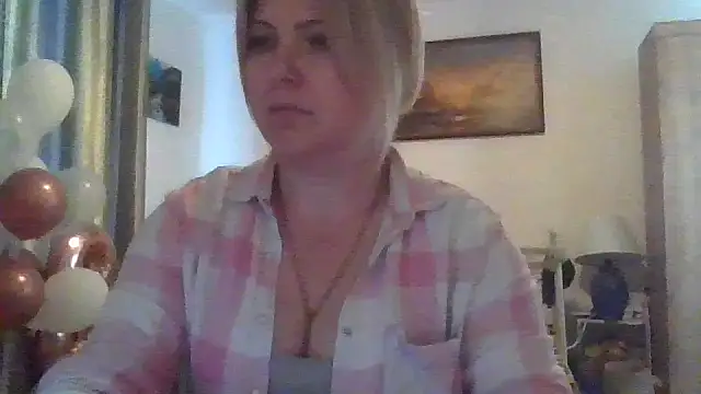 ElenaLove888 webcam