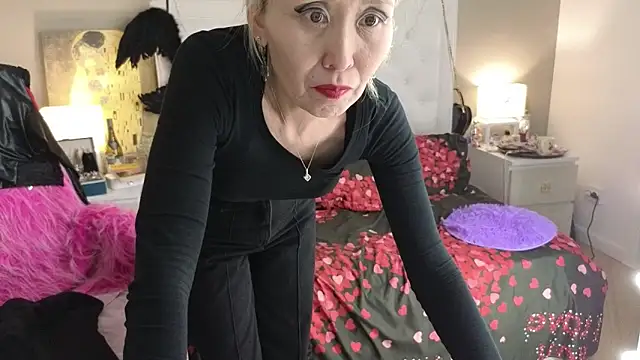 roxalanastar (F mature) - Naked strip dance
