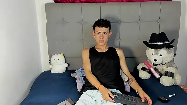jeims_hotboy - Jeims_hotboy's free webcam - UK Sex Cams