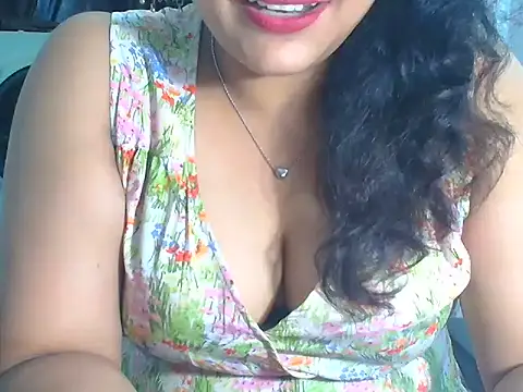 Watch SimmiQueen_77 live on EroticFlix - High definition streams