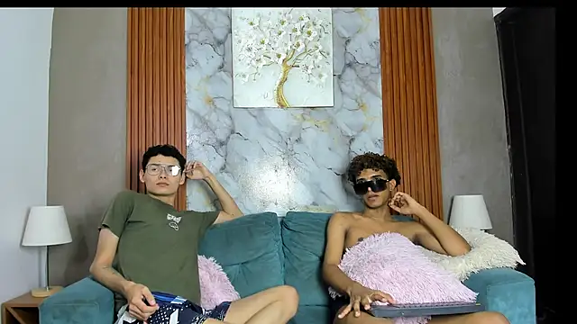 VERY_HOT_GUYS webcam