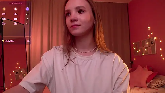 Adria_Arjona webcam