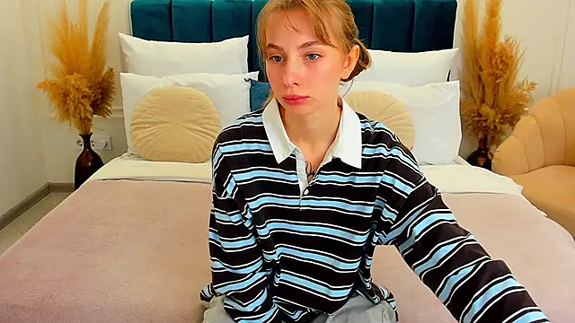 EricaLow webcam