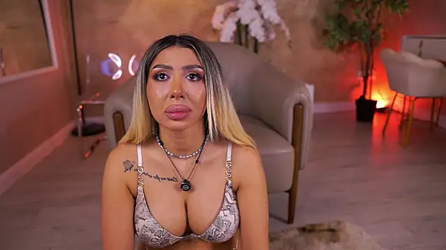 LucyyRosse webcam