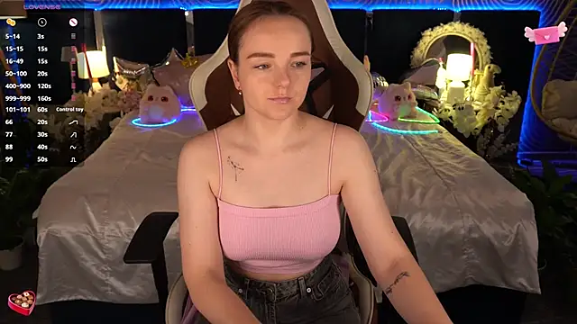Watch FoxyShy live on EroticFlix - High definition streams