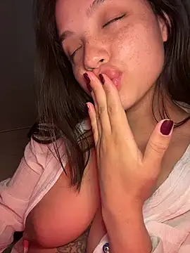 MisFrekcles_ webcam