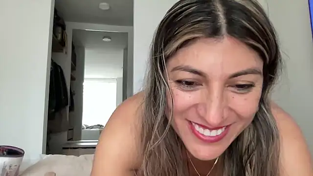 Watch LunaBeya live on EroticFlix - High definition streams