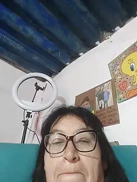 Watch clarita_01 live on EroticFlix - High definition streams