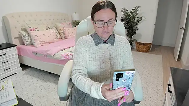 Vika73 live cam