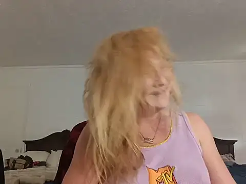 Goldenndoll webcam