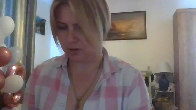 ElenaLove888 webcam