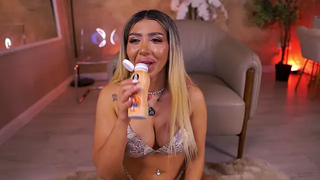 LucyyRosse webcam