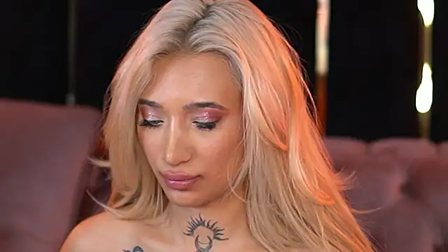 Watch SiennaJayden live on EroticFlix - High definition streams