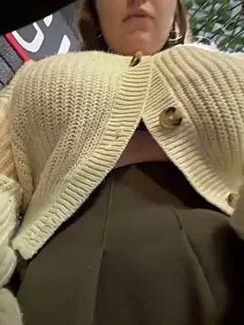 pumashyxd (F young) - BOOBS OUT + OPEN DOOR