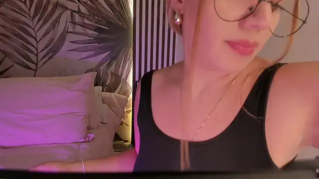 Samaantha-White webcam