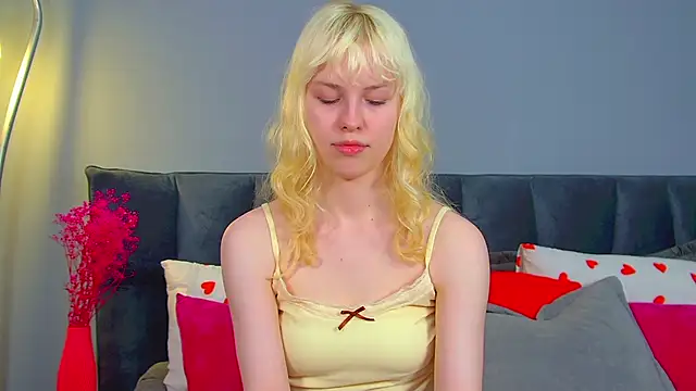 Watch HannahHollis live on EroticFlix - High definition streams