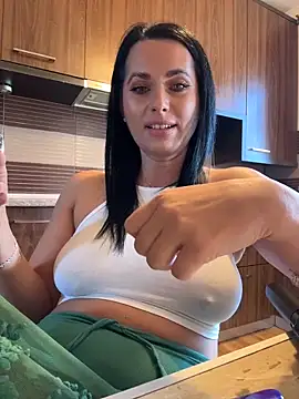 Hotmomcheckk_ webcam