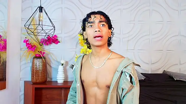AlanCutee webcam