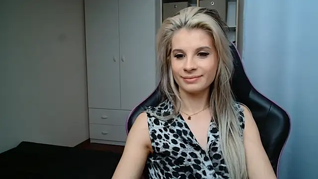 KristineGlow webcam