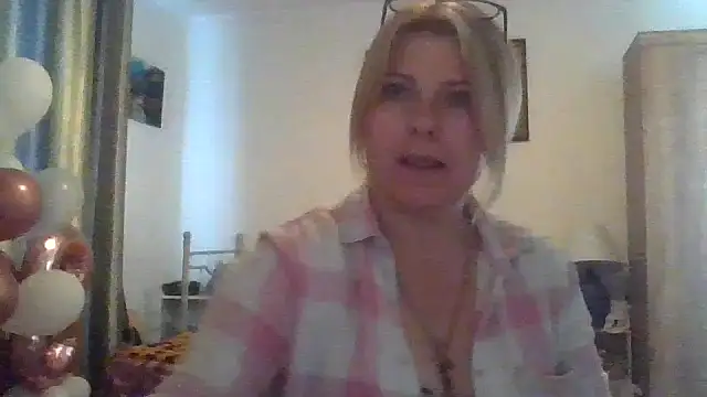 Watch ElenaLove888 live on EroticFlix - High definition streams