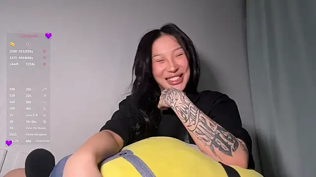 Watch EIeniVanwart live on EroticFlix - High definition streams