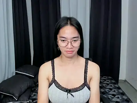 AsianPetiteMarian webcam