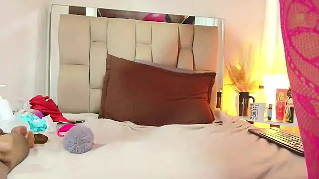 Watch Rachele_x live on EroticFlix - High definition streams