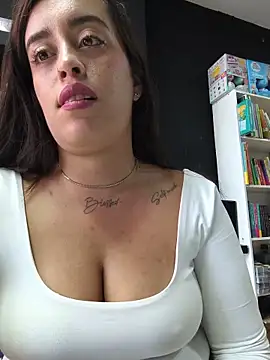 Watch MissNyraSecret live on EroticFlix - High definition streams