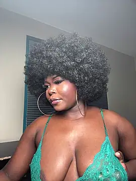 WomanNextdoor1 webcam