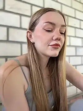 MilaMoone webcam