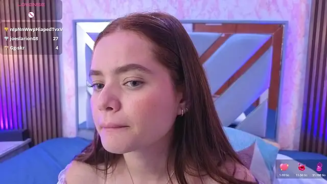 LittleeSara18 webcam