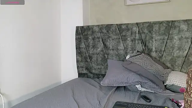 MadisonCollinss_ webcam