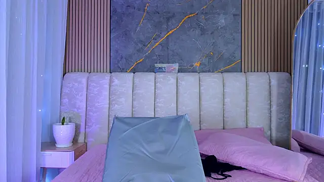 mia_scot webcam