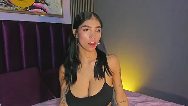 Watch LauraAristizabal live on EroticFlix - High definition streams