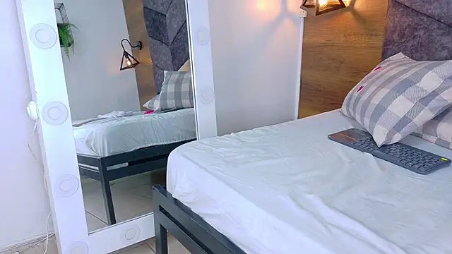 AnnieRouse__ webcam