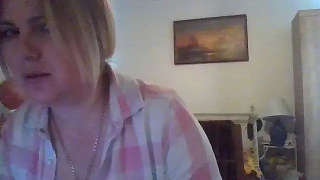 Watch ElenaLove888 live on EroticFlix - High definition streams