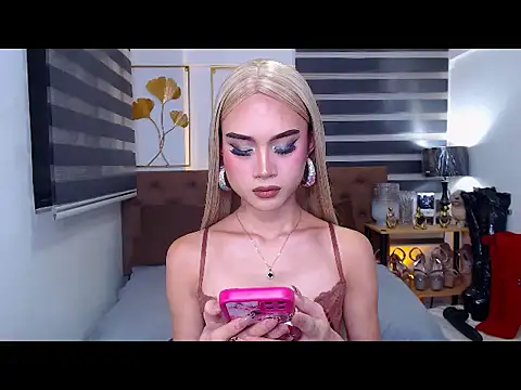 JuicyCockThea webcam