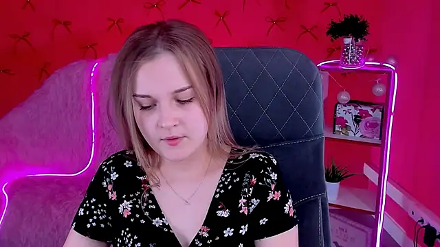 Watch LissaTelor live on EroticFlix - High definition streams