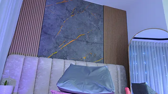 mia_scot webcam