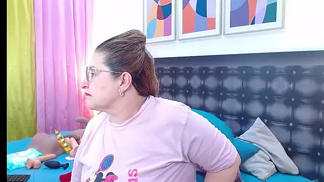 Watch sandra_20 live on EroticFlix - High definition streams