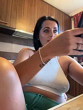 Hotmomcheckk_ webcam