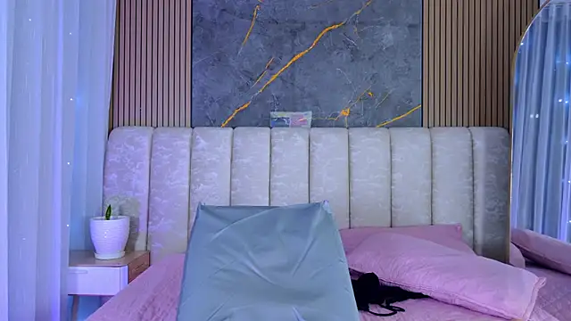 Watch mia_scot live on EroticFlix - High definition streams