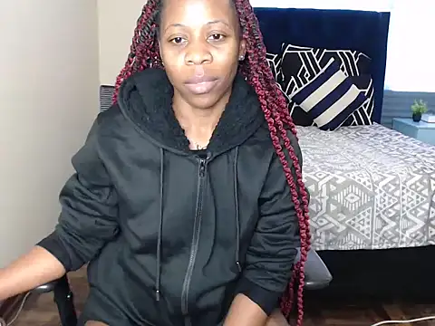 QUEENMANDYY live cam on StripChat