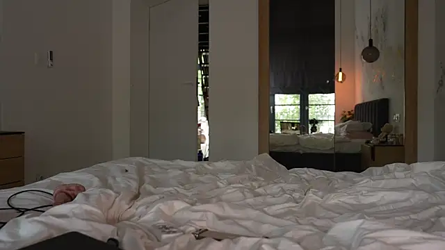 Watch ibiddi live on EroticFlix - High definition streams