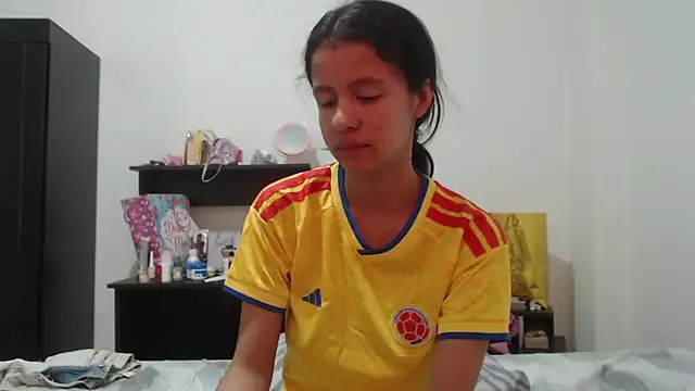 Watch nathaly_jones_ live on EroticFlix - High definition streams