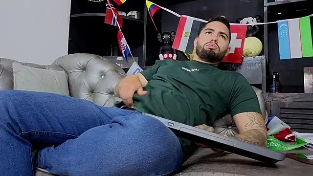 matteosantos - Matteosantos's free webcam - UK Sex Cams
