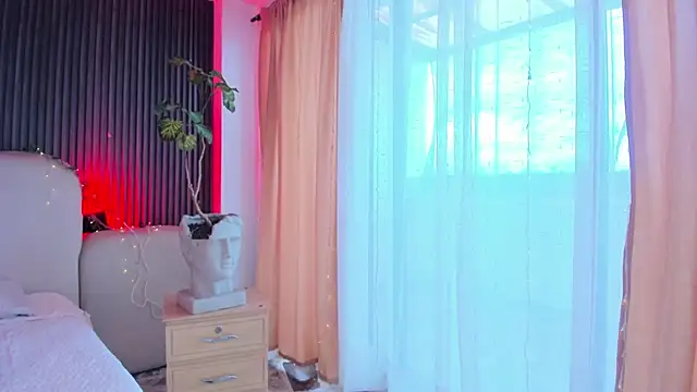 CarolineFyre webcam