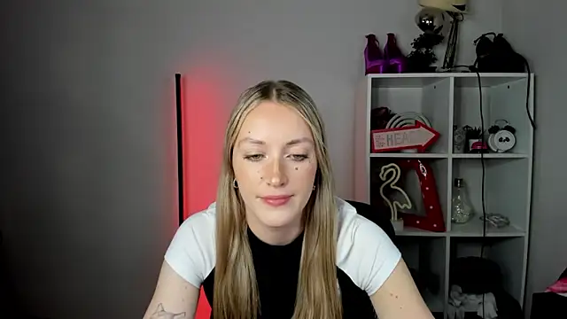 Watch EvelynBlond live on EroticFlix - High definition streams
