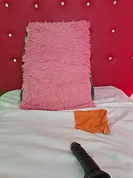 Watch nicolette_rock live on EroticFlix - High definition streams